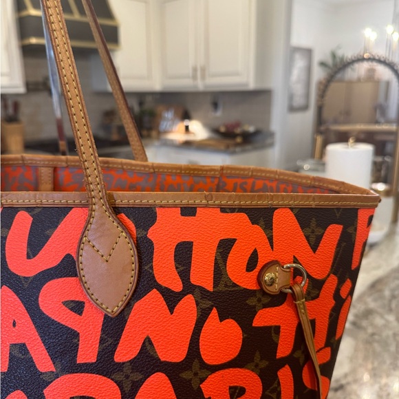 SOLD!!🍊Louis Vuitton Neverfull GM Orange Graffiti 🍊 - Picture 14 of 16
